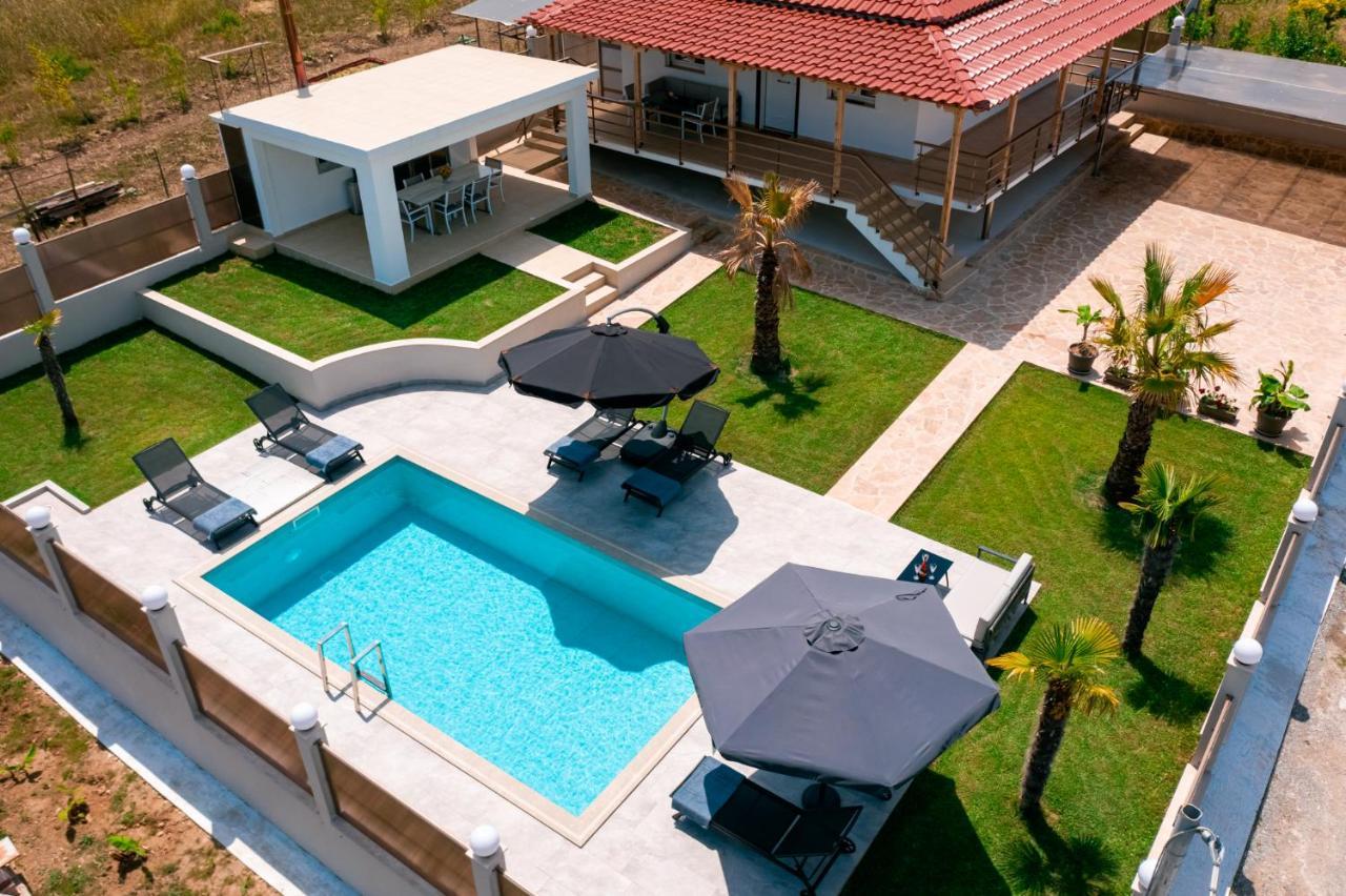 Villa Liana , Private Villa With Pool And Garden Vergia Bagian luar foto
