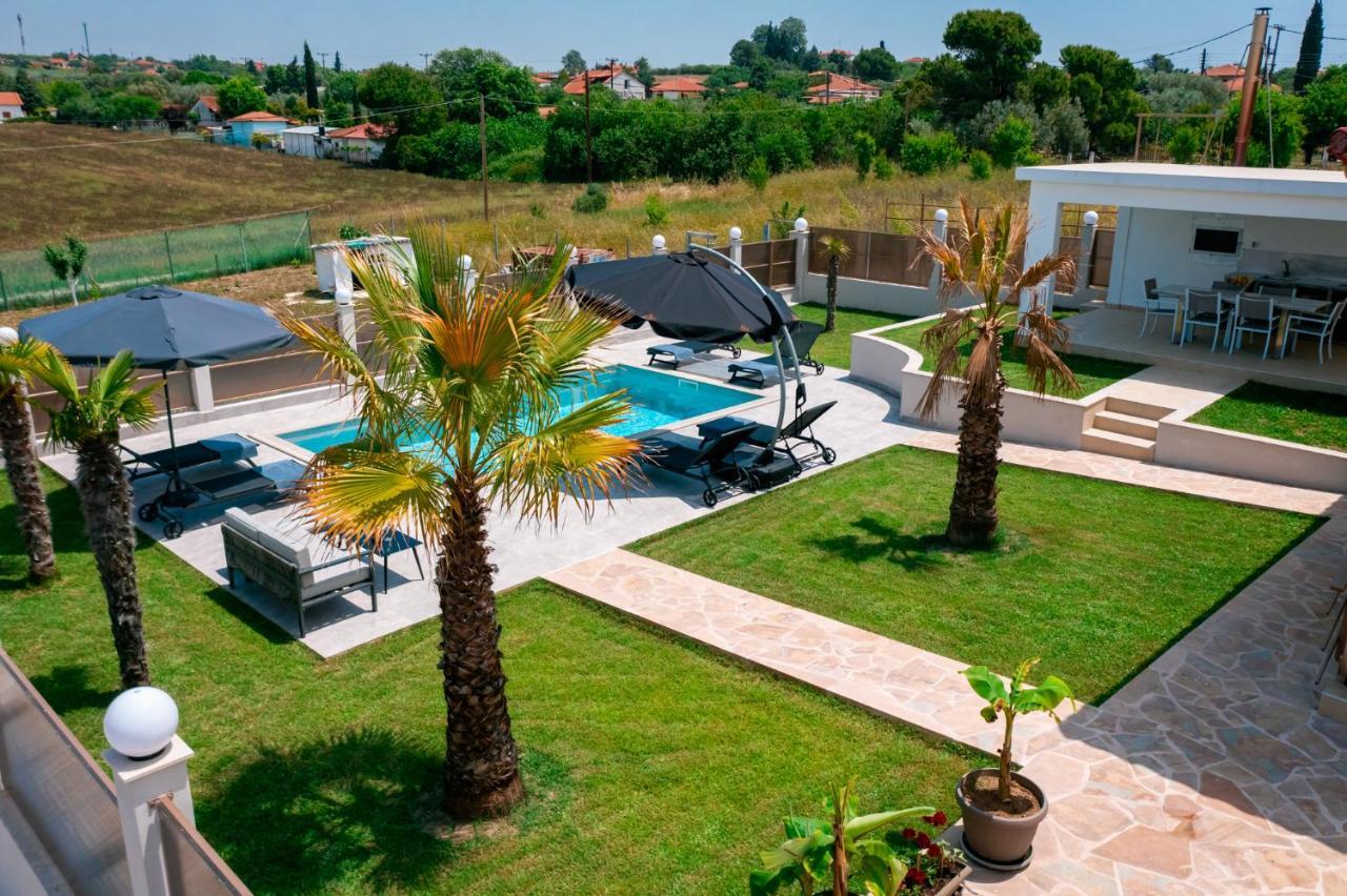 Villa Liana , Private Villa With Pool And Garden Vergia Bagian luar foto