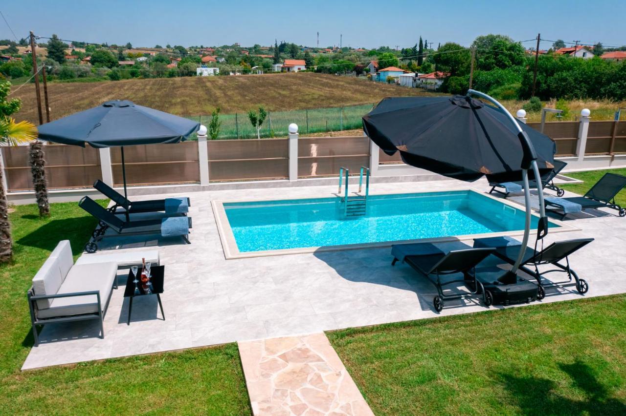 Villa Liana , Private Villa With Pool And Garden Vergia Bagian luar foto