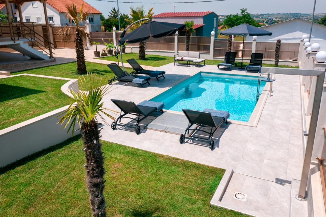 Villa Liana , Private Villa With Pool And Garden Vergia Bagian luar foto