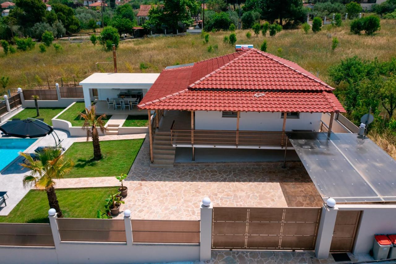 Villa Liana , Private Villa With Pool And Garden Vergia Bagian luar foto