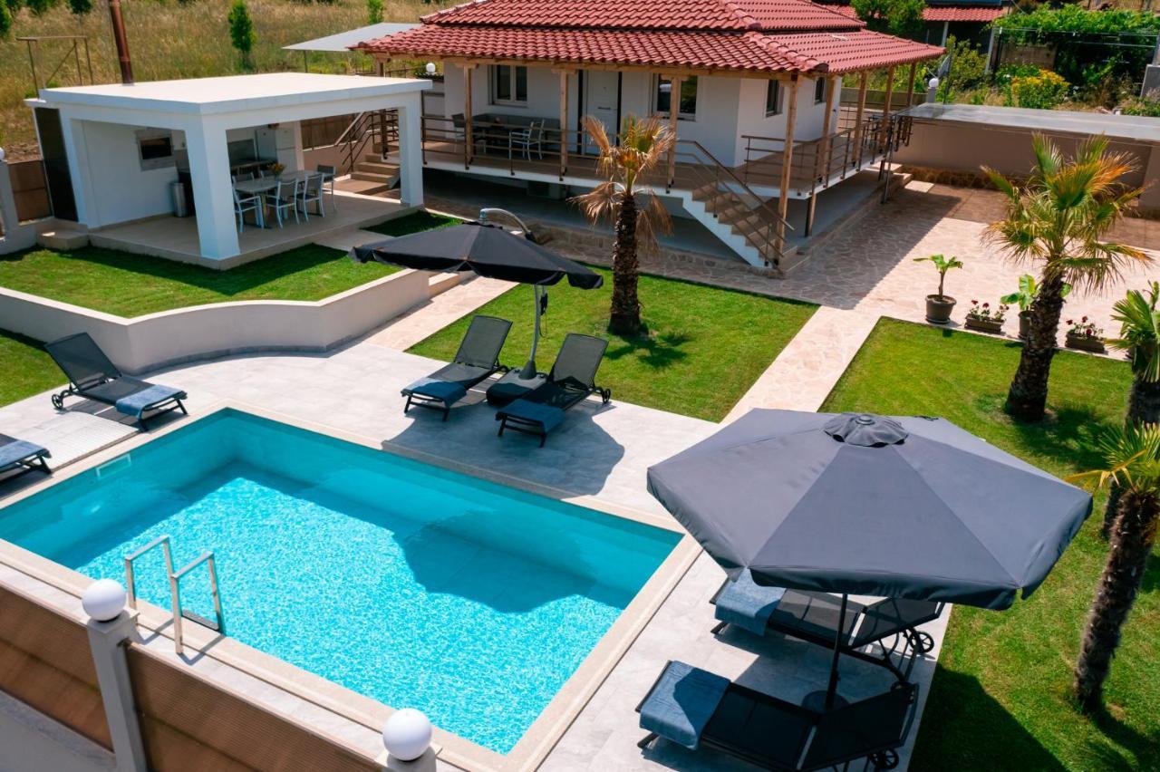 Villa Liana , Private Villa With Pool And Garden Vergia Bagian luar foto