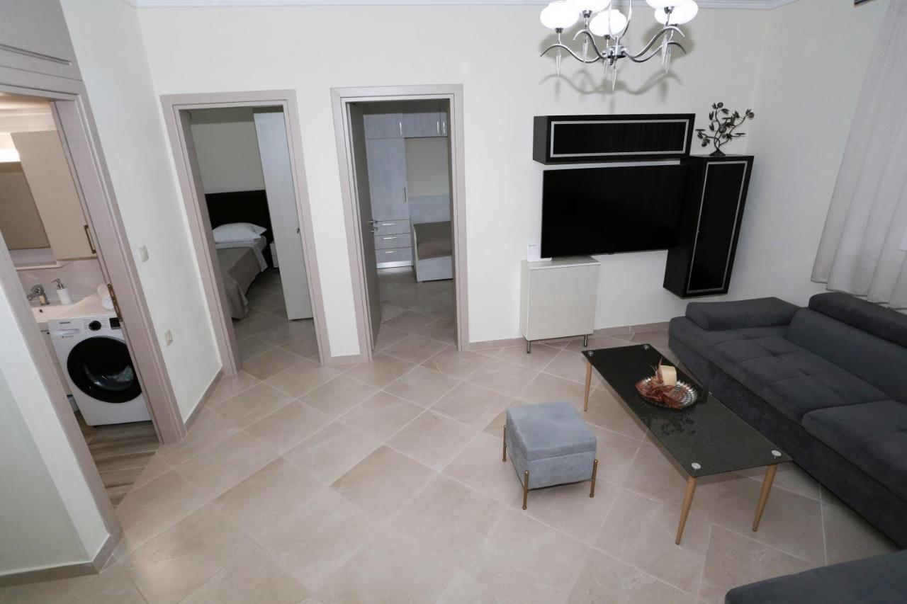 Villa Liana , Private Villa With Pool And Garden Vergia Bagian luar foto