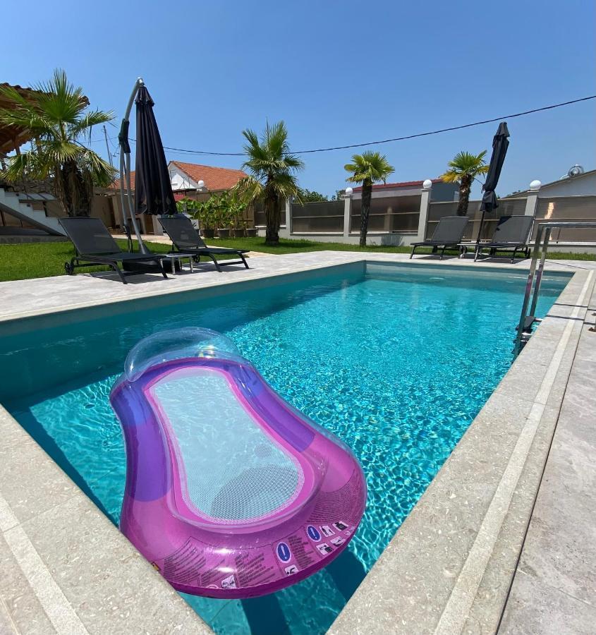 Villa Liana , Private Villa With Pool And Garden Vergia Bagian luar foto