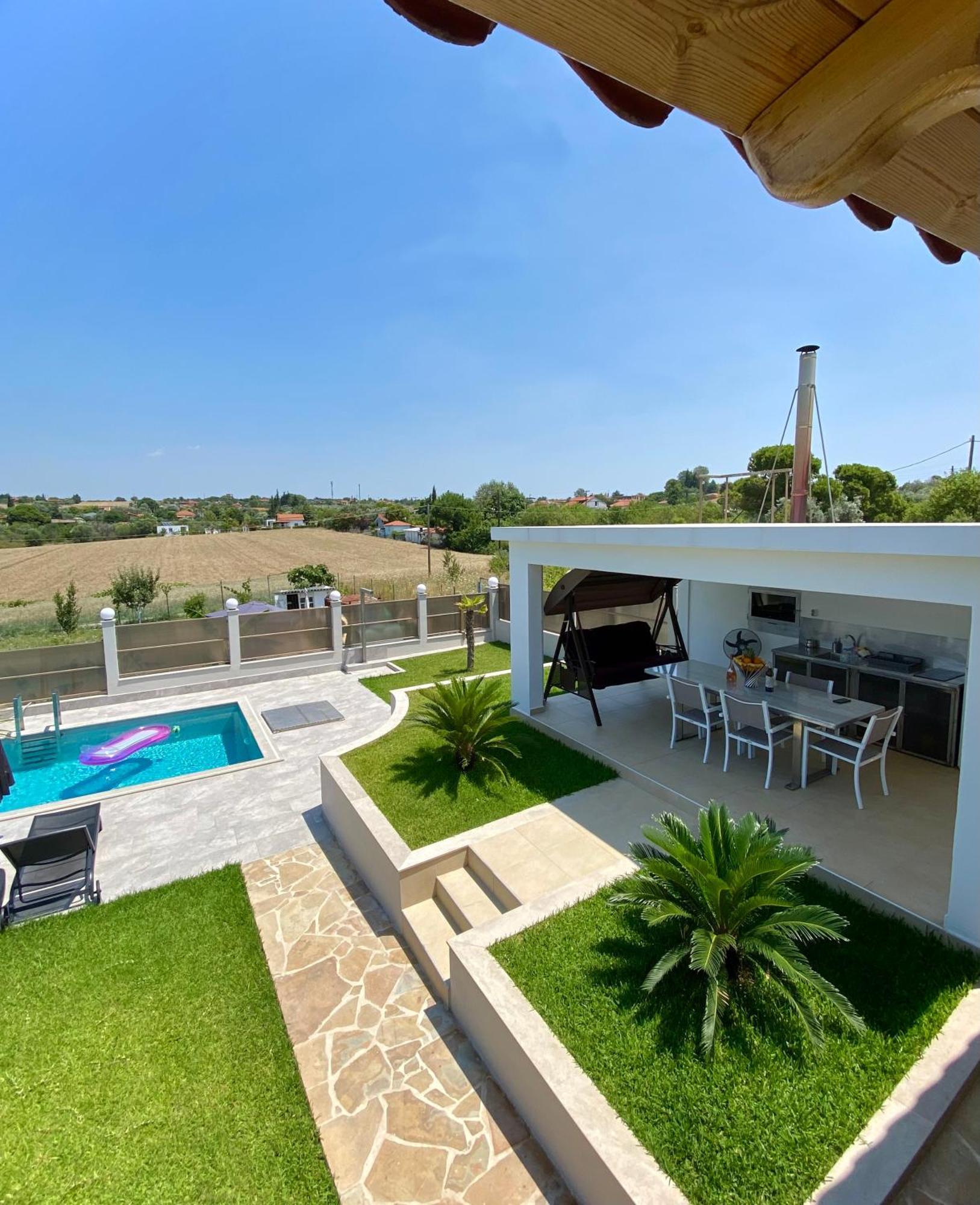 Villa Liana , Private Villa With Pool And Garden Vergia Bagian luar foto